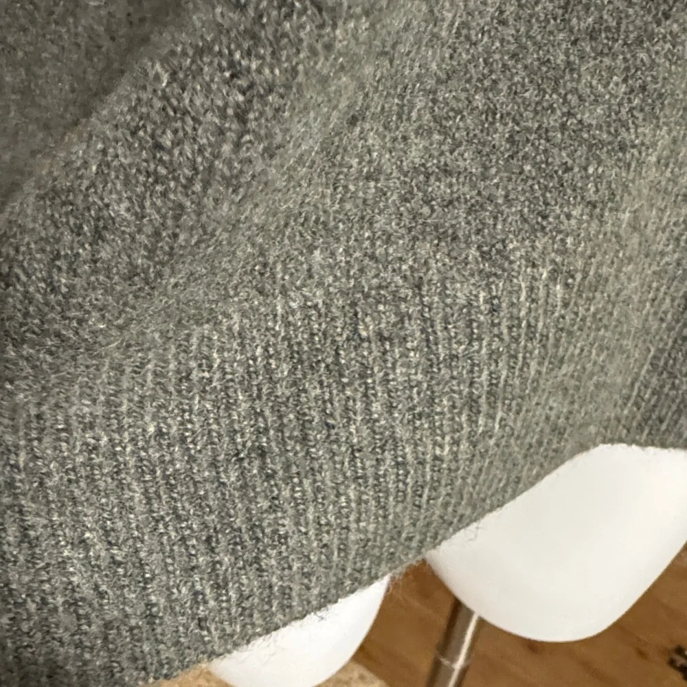 Vince Camuto Women's Gray Sweater L EUC - Picture 5 of 7